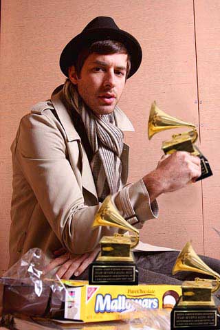 061103markronson_320.jpg